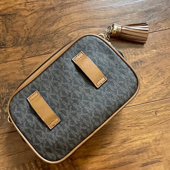 Michael Kors Convertible Logo Belt Bag - Picture 6 of 8